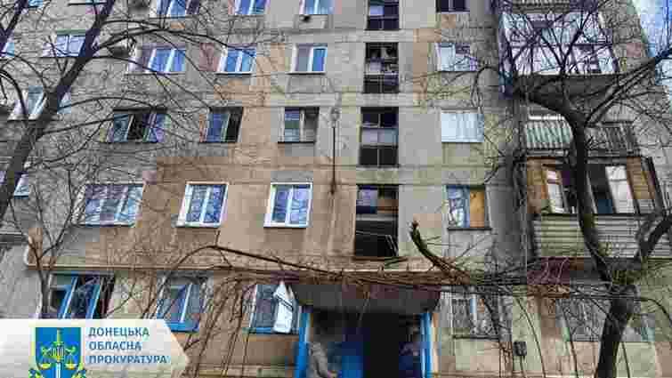 Росіяни атакували житлові будинки у донецькому Торецьку, є загиблий