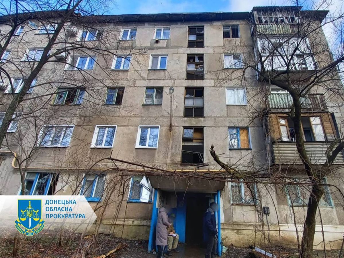 Росіяни атакували житлові будинки у донецькому Торецьку, є загиблий