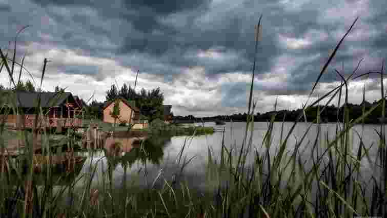 В озері бази відпочинку на Львівщині знайшли тіло жінки
