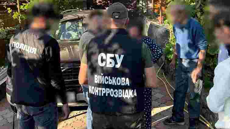 Троє псевдоволонтерів з Буковини продали людям 13 авто, які ввозили для ЗСУ