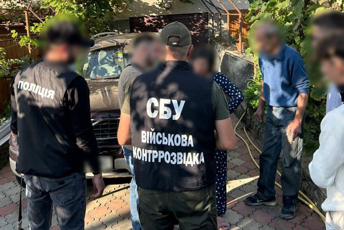 Троє псевдоволонтерів з Буковини продали людям 13 авто, які ввозили для ЗСУ