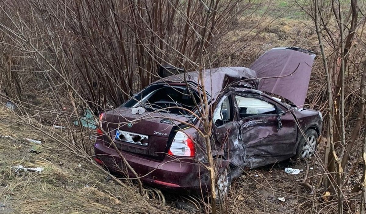 Водій легковика потрапив до лікарні через зіткнення з вантажівкою біля Львова