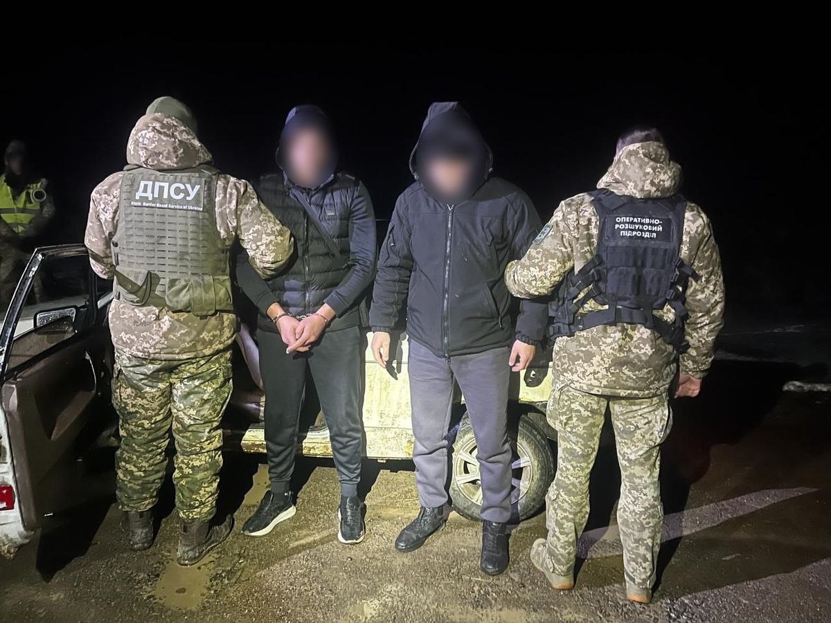 На Буковині прикордонники виявили ухилянта під сидінням автомобіля 