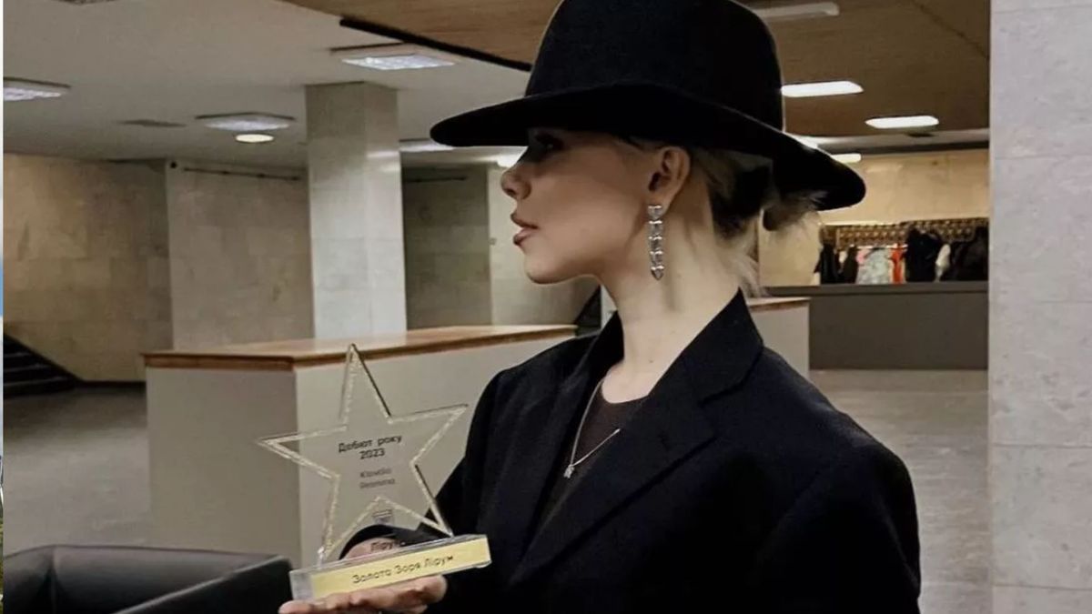 Псевдонім Klavdia Petrivna могла використовувати відома співачка Маша Кондратенко