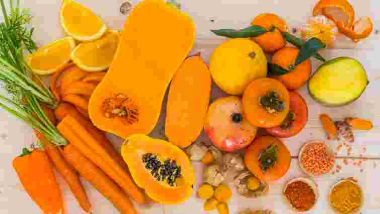 Чому і кому овочі і фрукти помаранчевого кольору варто включати у раціон