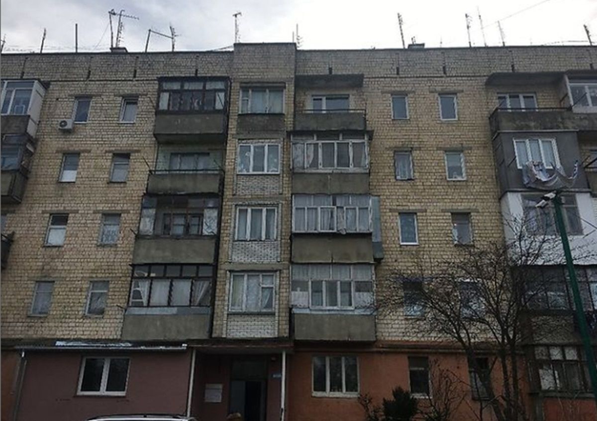 В Чернівцях чоловік з вікна багатоповерхівки кілька разів стріляв в повітря 