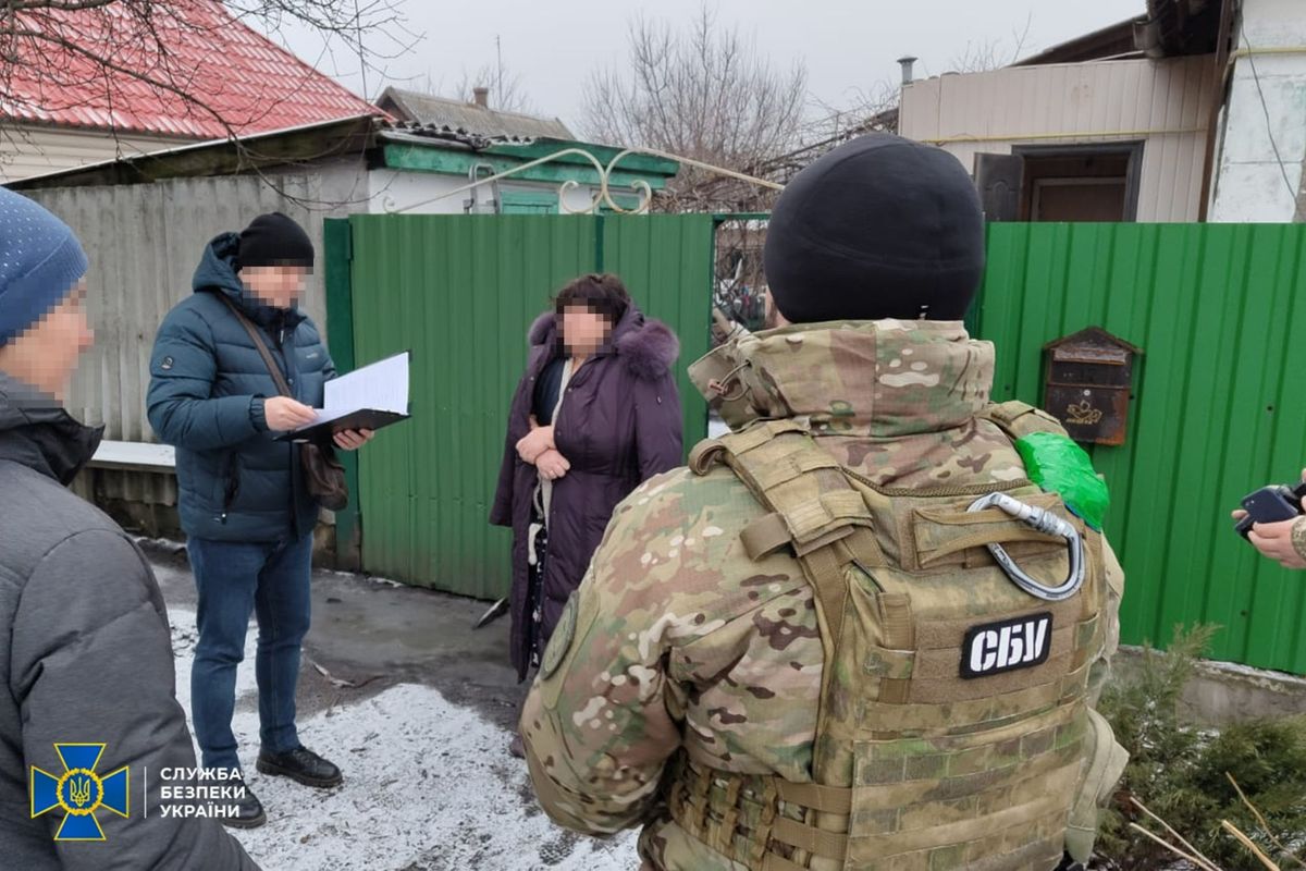 На Донеччині СБУ затримала коригувальницю, через яку загинуло шестеро людей