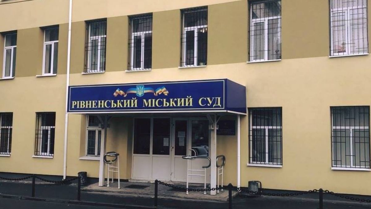Підприємця з Рівного оштрафували за купівлю 25 тисяч пляшок неякісного алкоголю