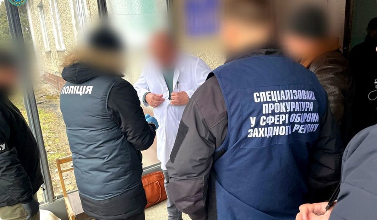 Член ВЛК на Хмельниччині вимагав 5000 доларів у хворого військового