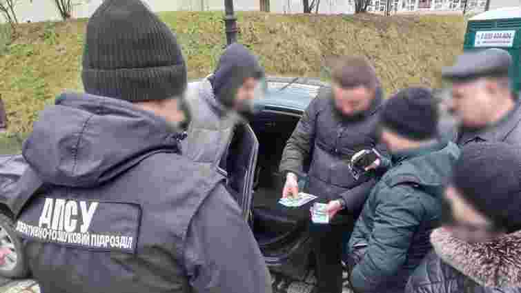 У центрі Львова затримали 28-річного чоловіка, який переправляв ухилянтів за 10 тис. доларів
