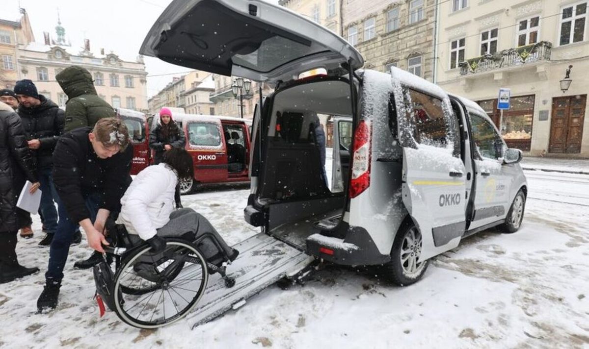 Перевезення маломобільних львів'ян на таксі компенсують із міського бюджету