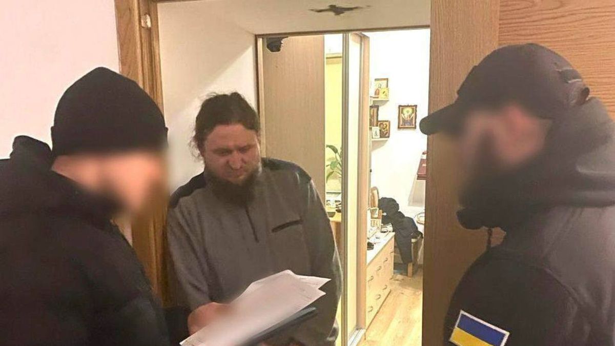 СБУ викрила священника, причетного до постановних мітингів у Києво-Печерській Лаврі