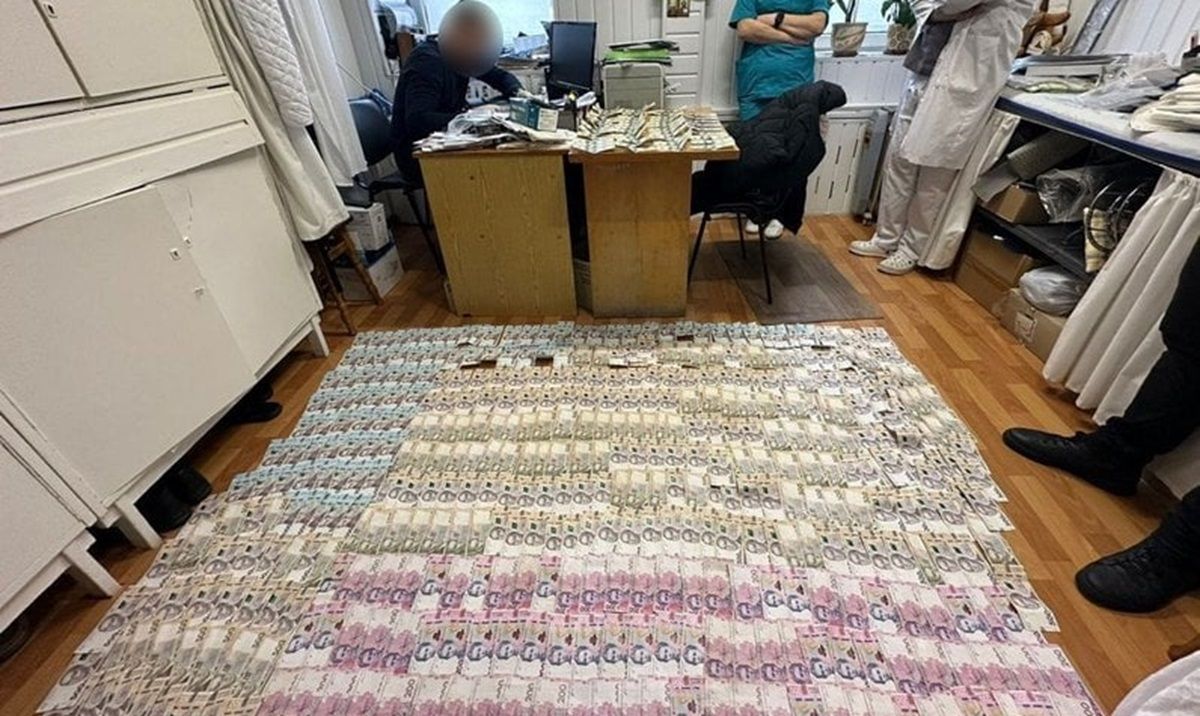 Суд покарав лікаря із Рівненщини за вимагання 1500 доларів хабара у пацієнта