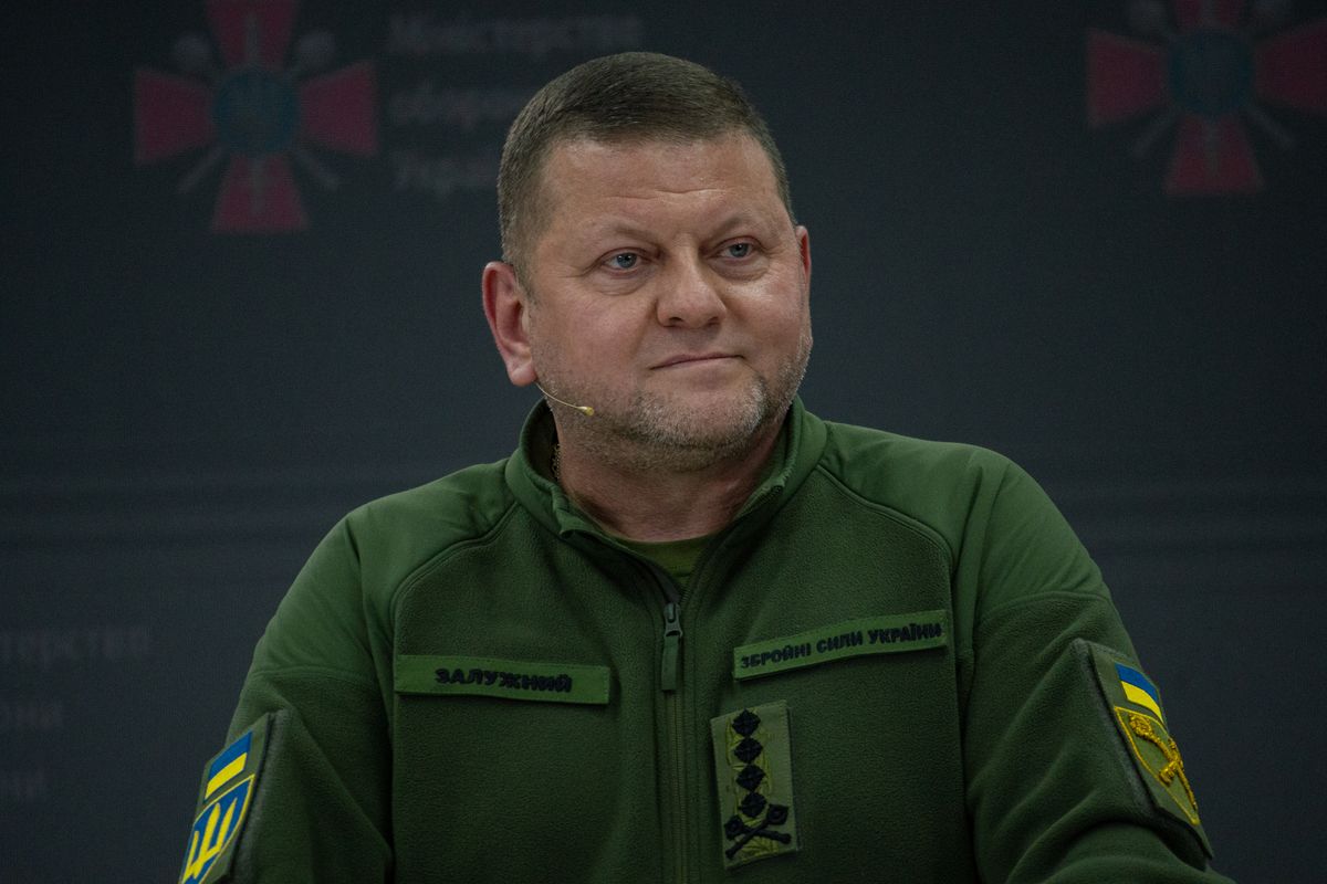Володимир Зеленський присвоїв Валерію Залужному та Кирилу Буданову звання Героїв України