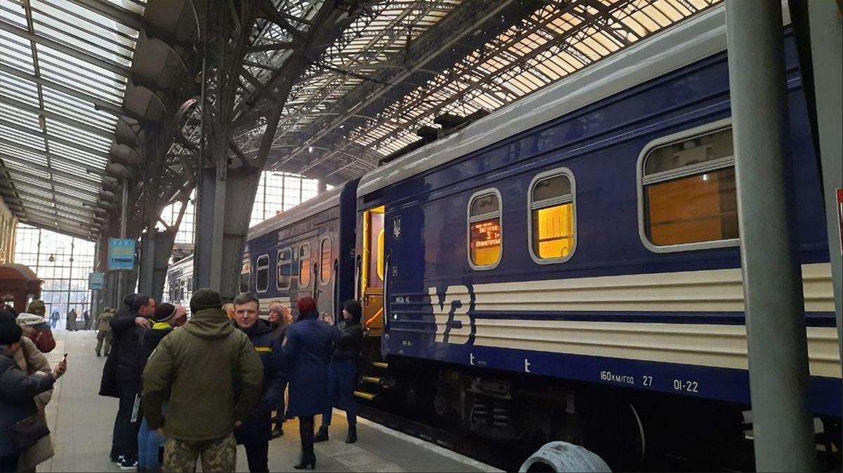 «Укрзалізниця» призначила до Львова додаткові потяги з Києва і Прикарпаття