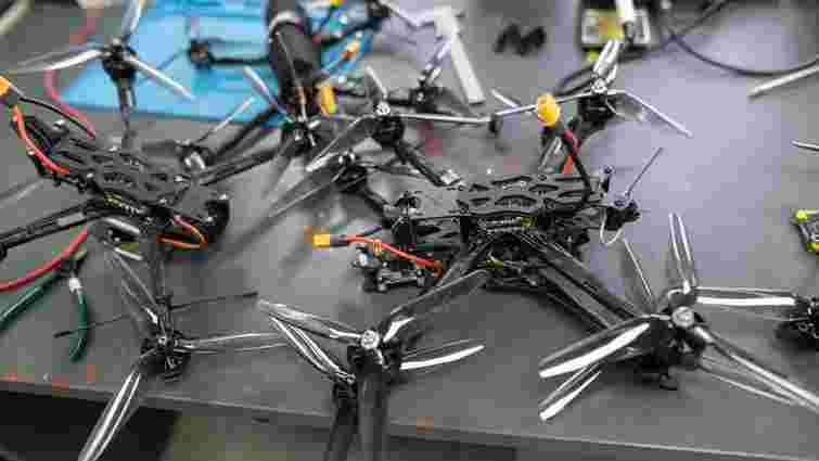 Львів’ян запрошують навчитись збирати і керувати FPV-дронами з нуля