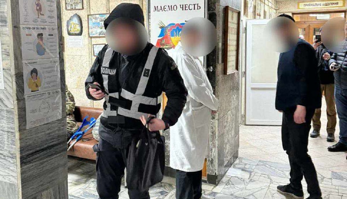На хабарі 5000 доларів у Львові затримали хірурга військового госпіталю