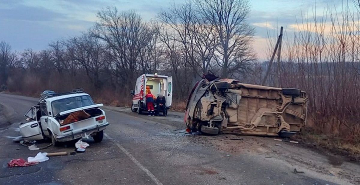 Поблизу Чернівців в смертельній ДТП з мікроавтобусом загинув 59-річний водій ВАЗ