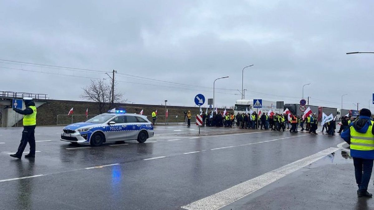 Польські страйкарі заблокували ще два пункти пропуску на кордоні з Україною