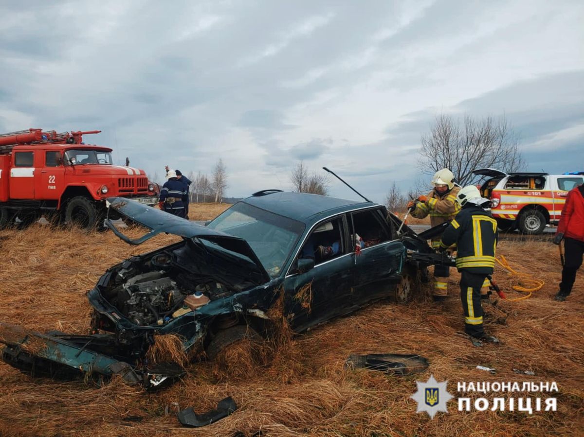На Прикарпатті внаслідок перекидання Audі загинув 30-річний водій