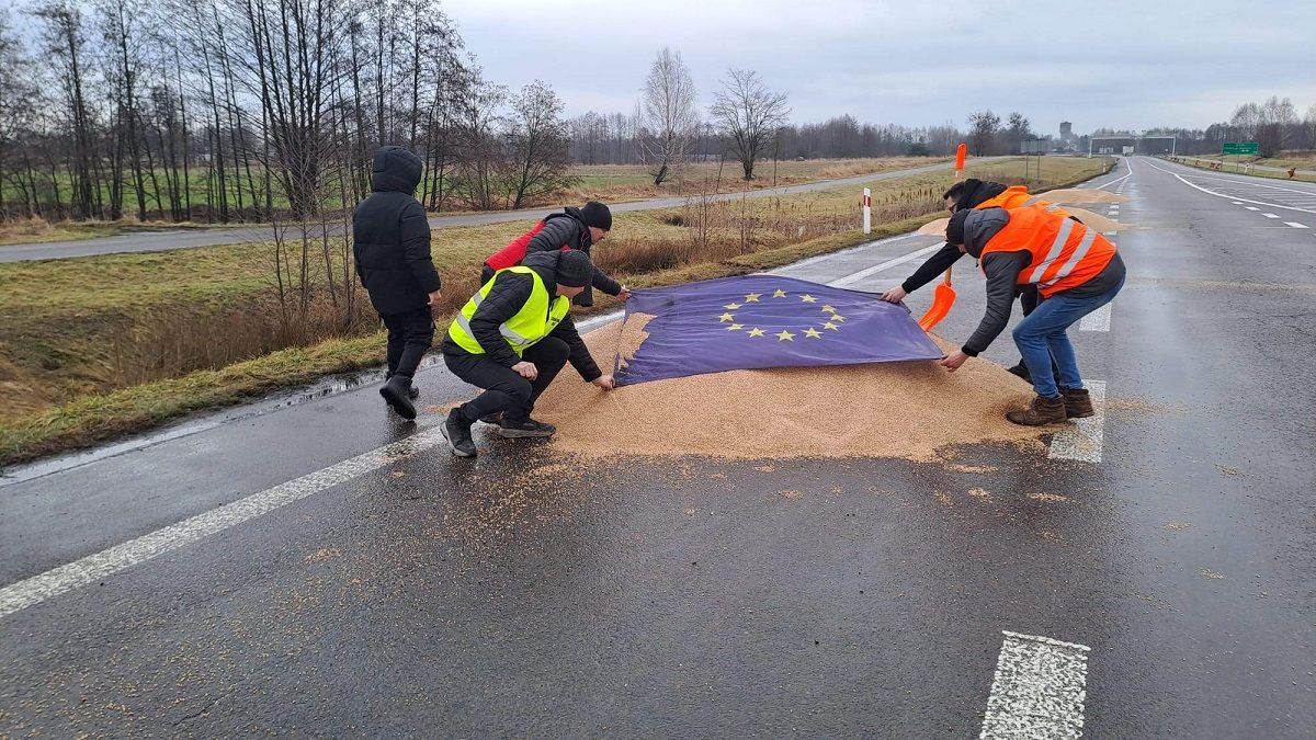 Посол України в Польщі назвав варварськими дії фермерів на кордоні