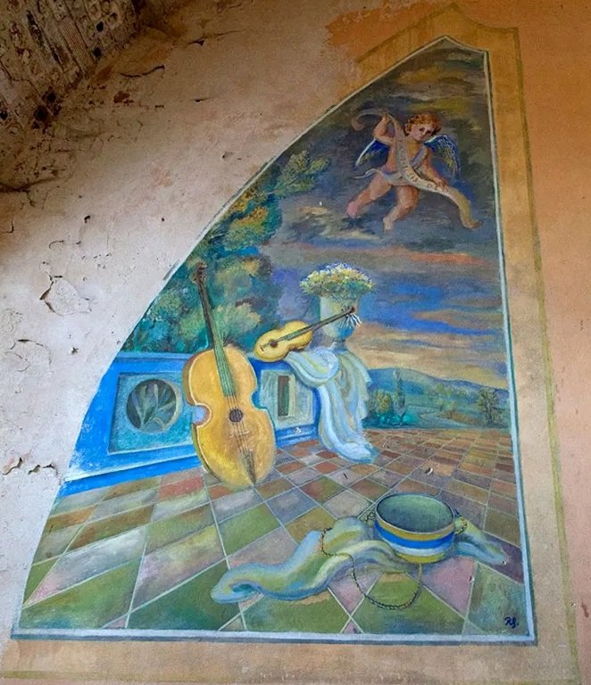 Фреска з музичними інструментами на хорах з автографом Романа Сельського (ФСЛ)