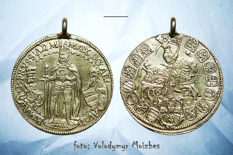 Медальйон з фальшивої монети