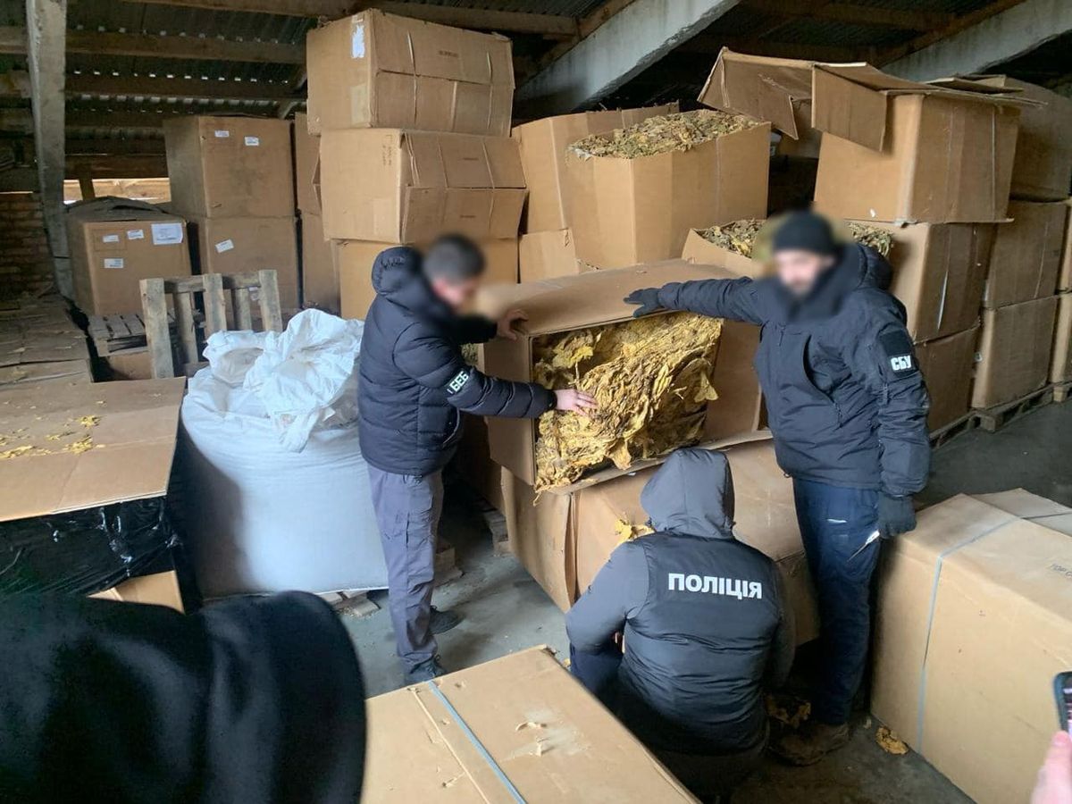 На Волині викрили масштабне підпільне виробництво тютюну 