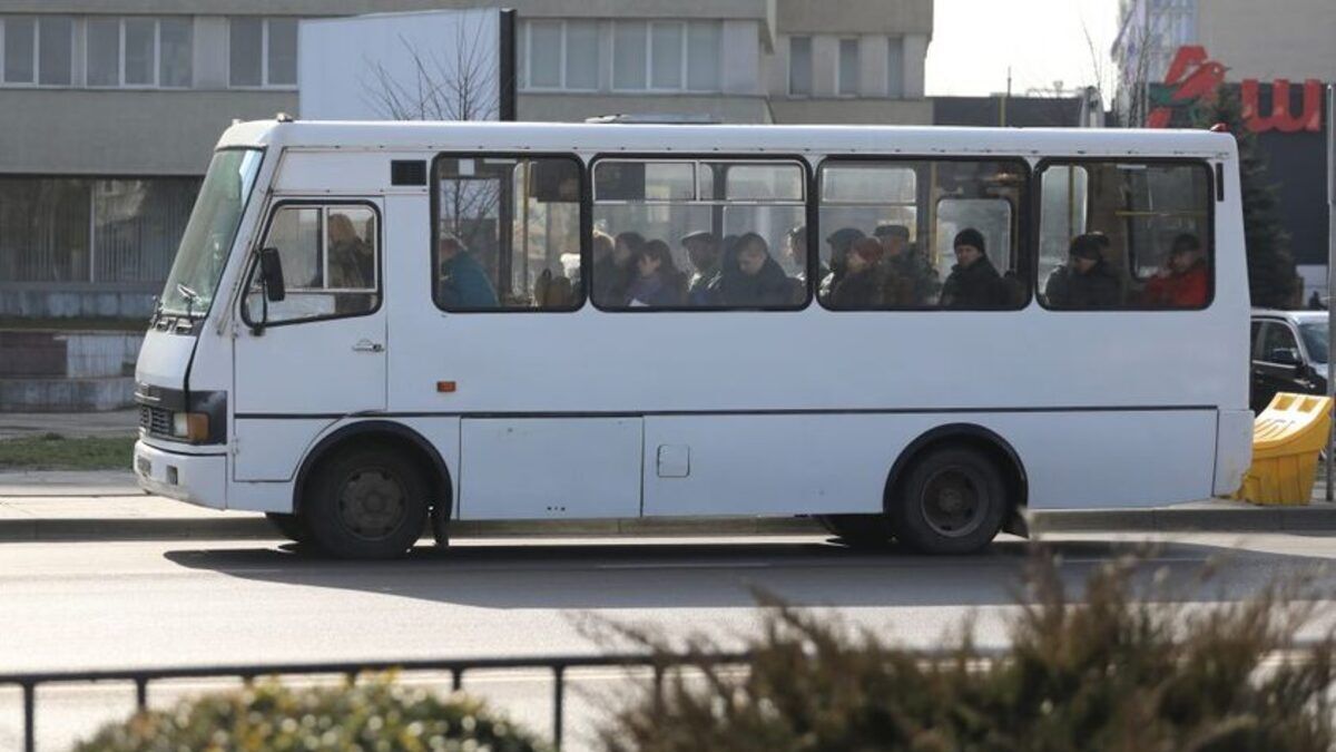 Трьох приватних перевізників у Львові оштрафували за брак автобусів на маршрутах