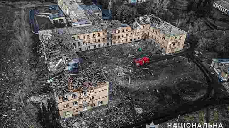 Росіяни зруйнували лікарню у Селидові на Донеччині, є загиблі