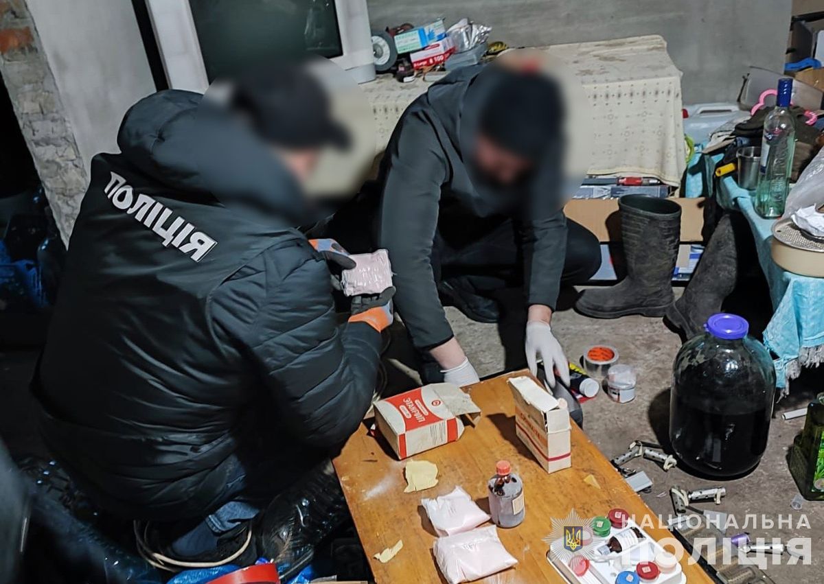 Волинські поліцейські викрили злочинне угруповання з наркотиками на 1 млн грн