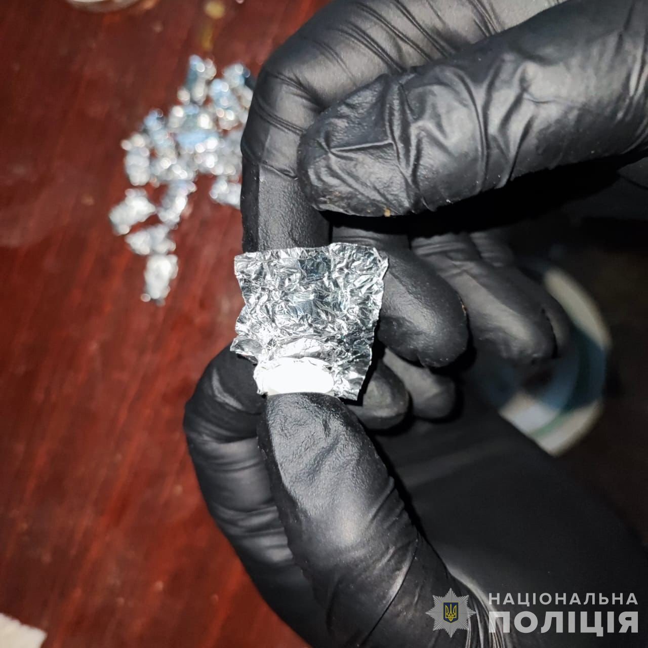 У злочинної групи вилучили наркотики на мільйон гривень (фото поліції)