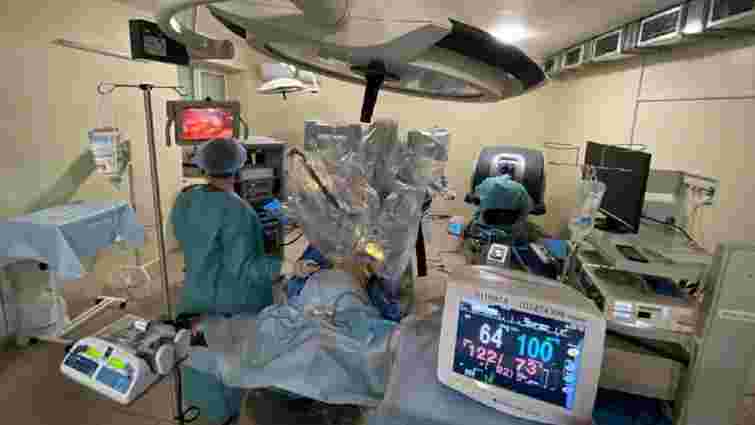 Дитячій лікарні Львова подарували дитячого робота-хірурга Da Vinci Si 