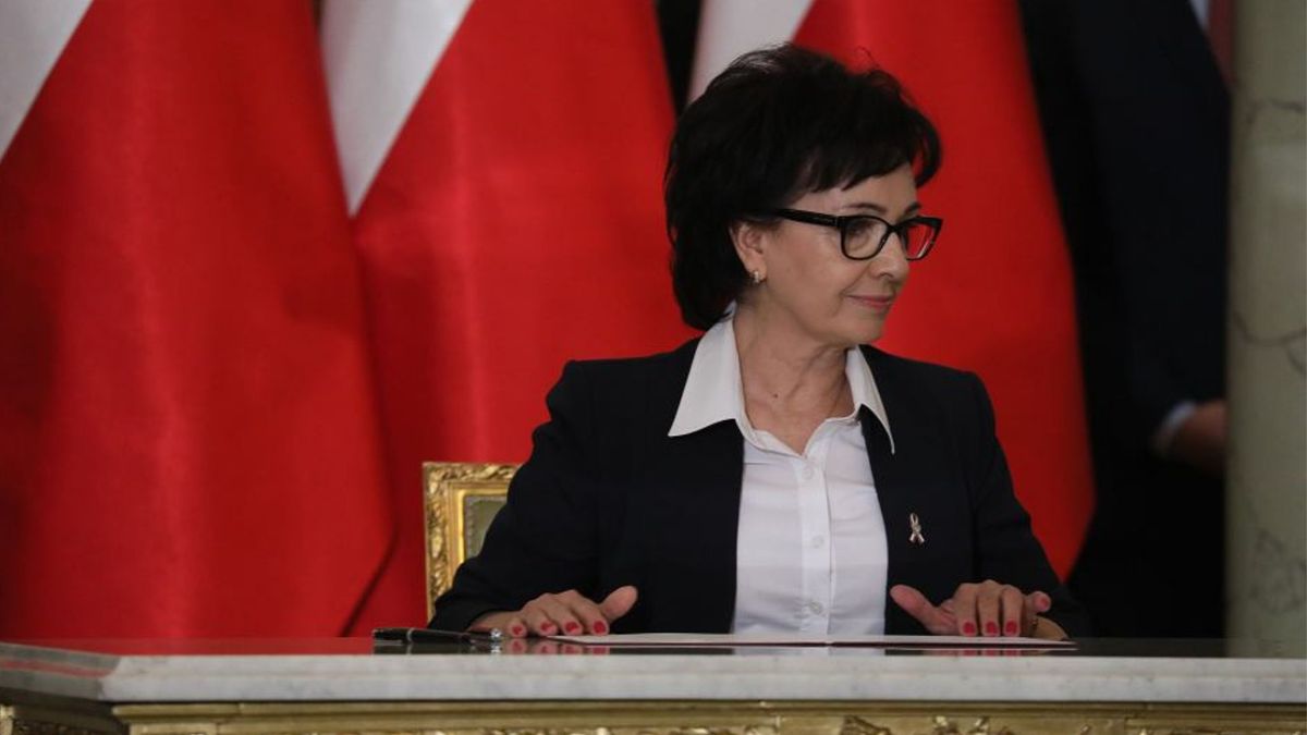 Лідер партії «Право і справедливість» Качинський влаштував особисту візажистку у Нацбанк
