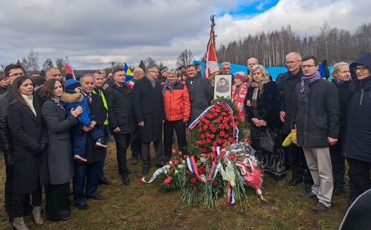  У Польщі під час пам'ятних урочистостей українці засвистали російського посла