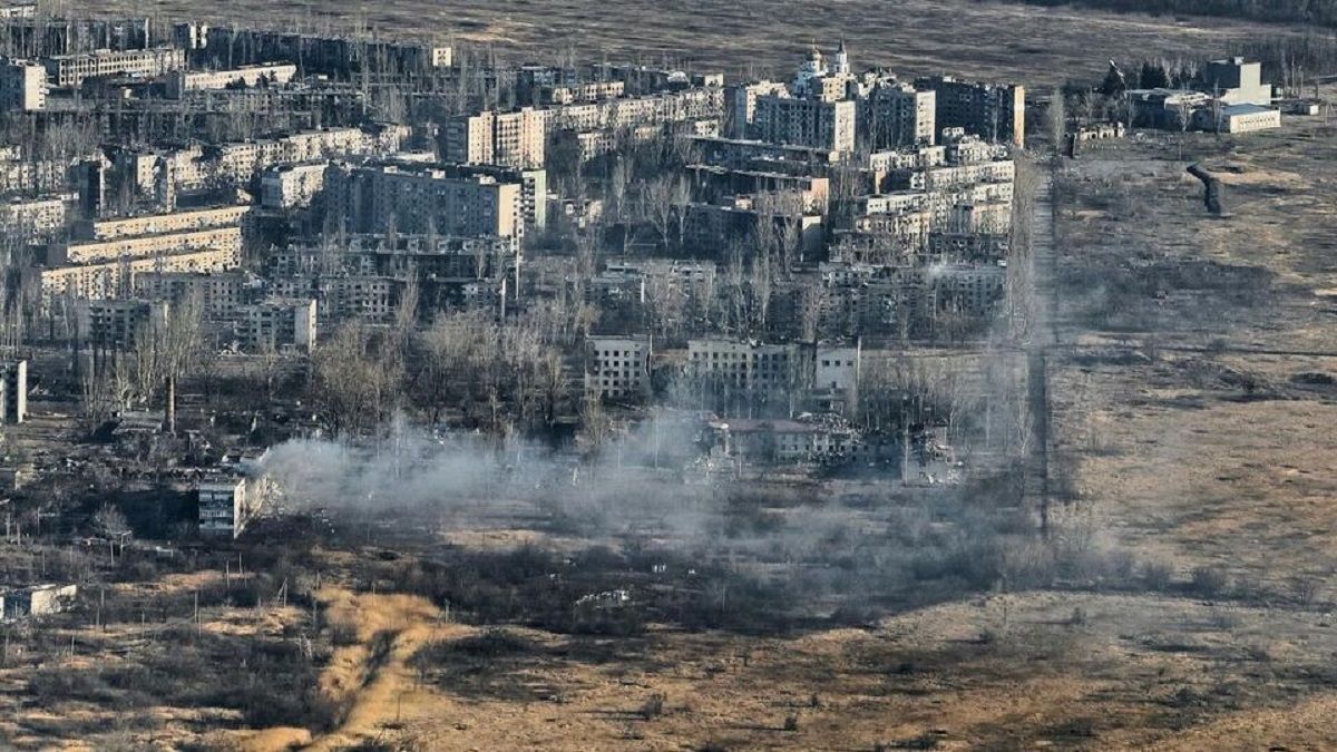 Затримка постачання зброї Україні дозволила Росії почати наступ на кількох напрямках одночасно