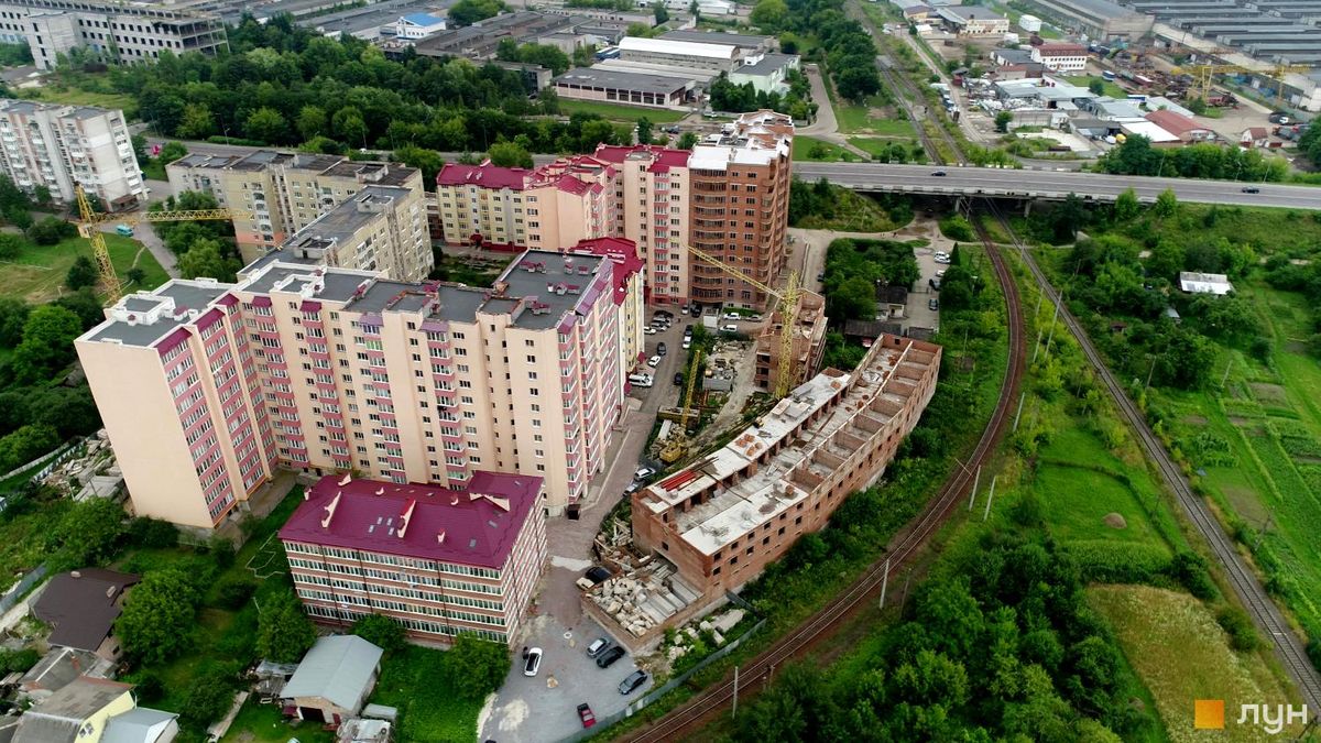 Скандальний львівський забудовник через суд скасував створення ОСББ на Рясному