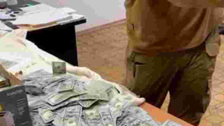У екс-голови Чернігівської обласної ВЛК під час обшуків виявили майже мільйон доларів