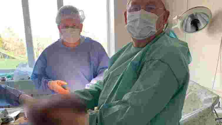 У Тернополі 43-річній жінці видалили пухлину вагою 9,5 кг