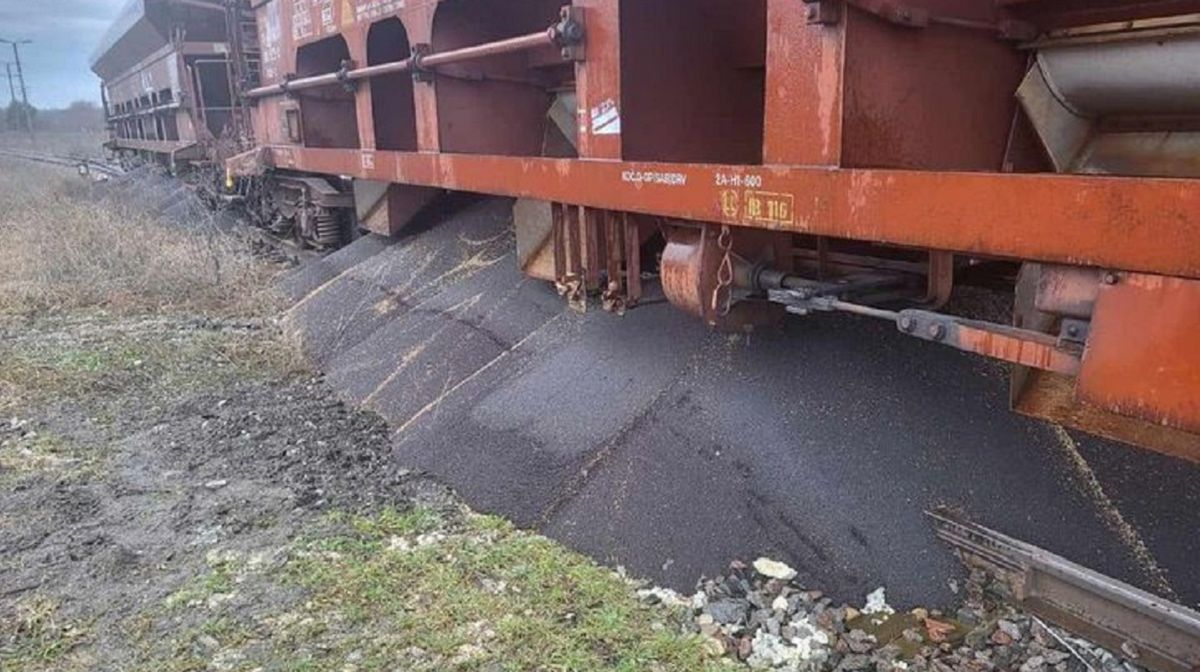 Поляки знову висипали українське зерно з вагонів на кордоні