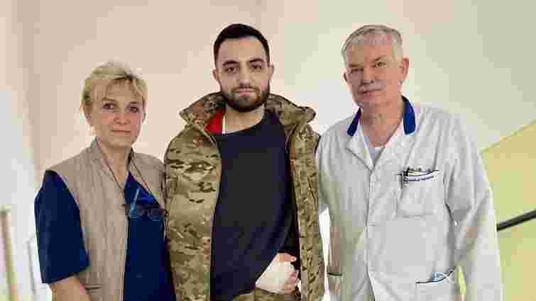 Закарпатські лікарі врятували руку 21-річному військовослужбовцю