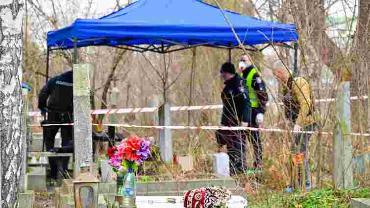 В Чернівцях на кладовищі знайшли обгоріле тіло чоловіка
