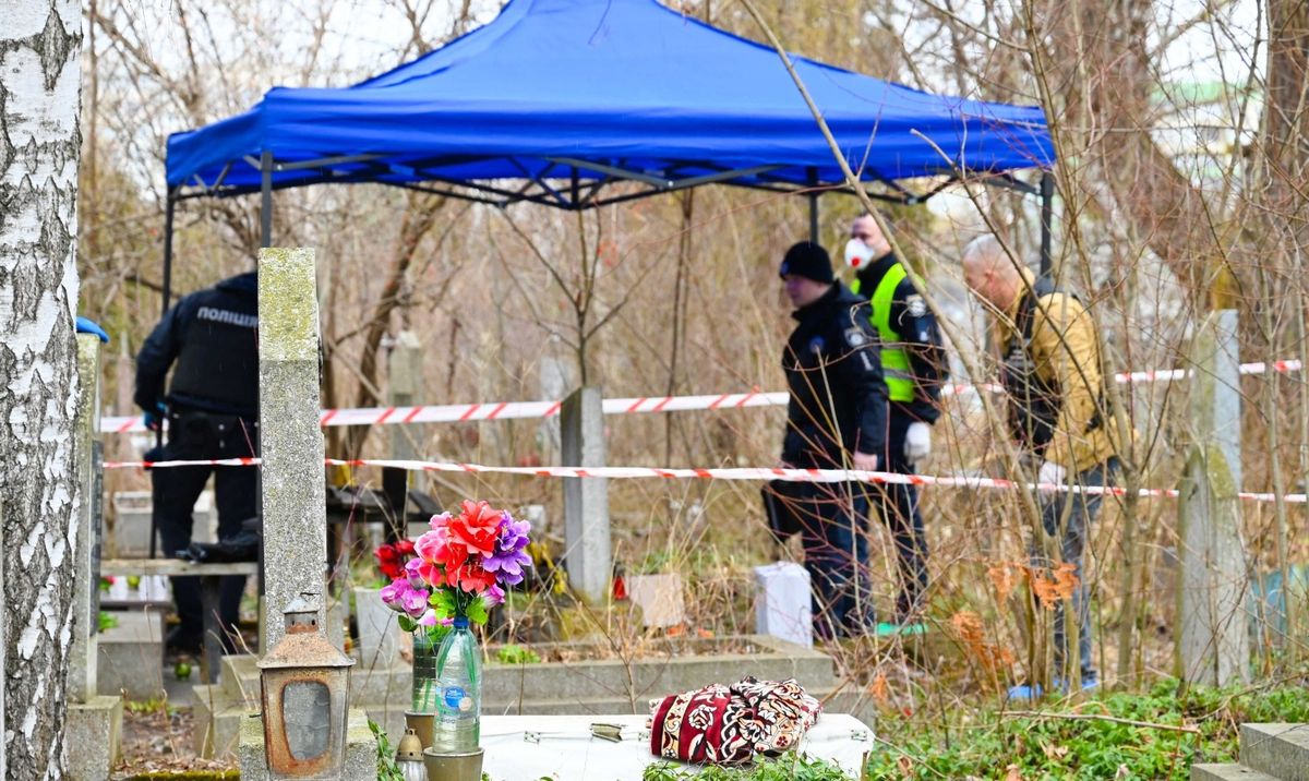 В Чернівцях на кладовищі знайшли обгоріле тіло чоловіка