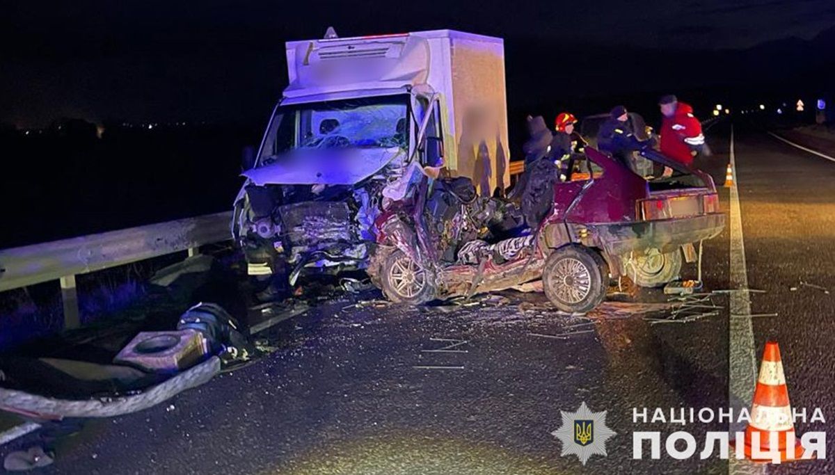 На Львівщині п’яний водій ВАЗу влетів у автомобіль евакуації полеглих воїнів, троє загиблих