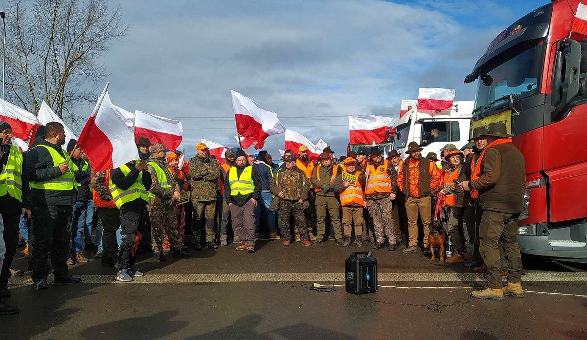 Львівська облрада закликала партнерські регіони Польщі вплинути на розблокування кордону