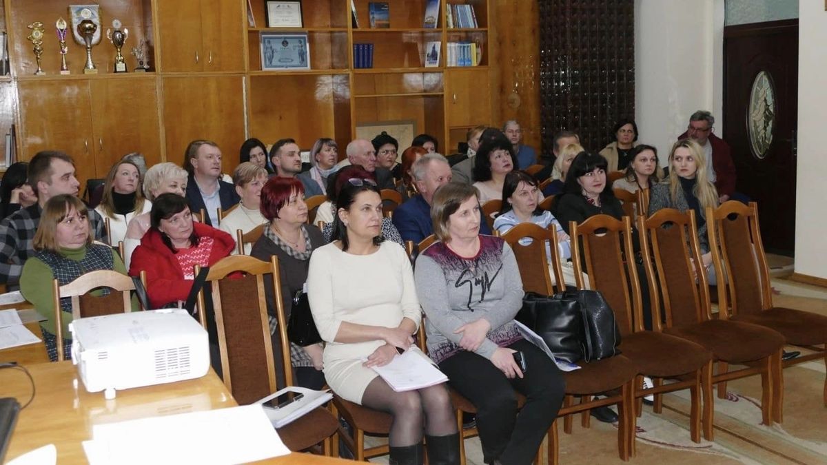 Освітян Калуша попередили про неоплачувані відпустки через брак грошей у бюджеті