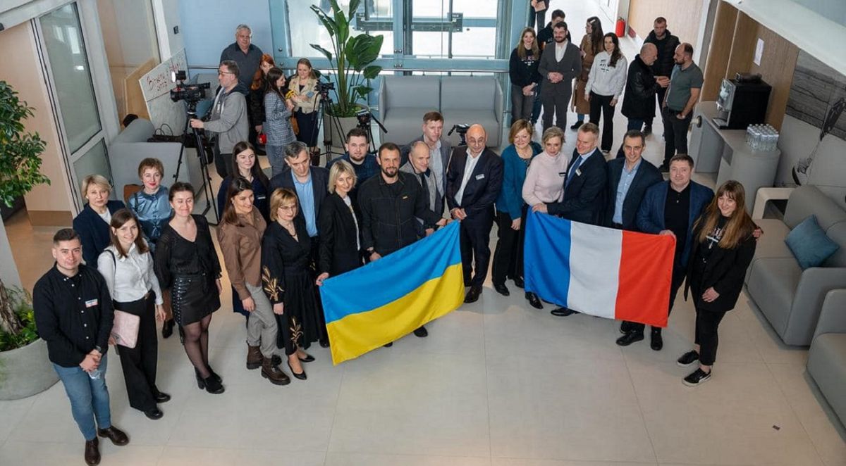 У Львові українські і французькі хірурги прооперують пацієнтів з мінно-вибуховими травмами