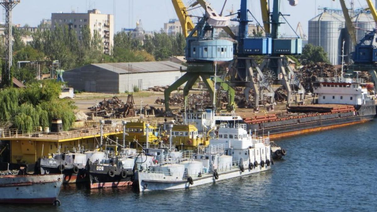 Росіяни обстріляли вантажний корабель у херсонському порту