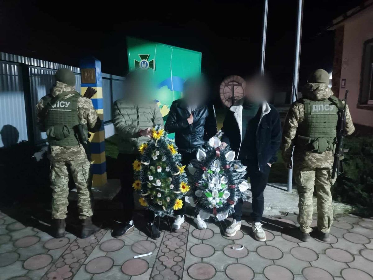 На Закарпатті затримали ухилянтів, які втікали за кордон з поминальними вінками