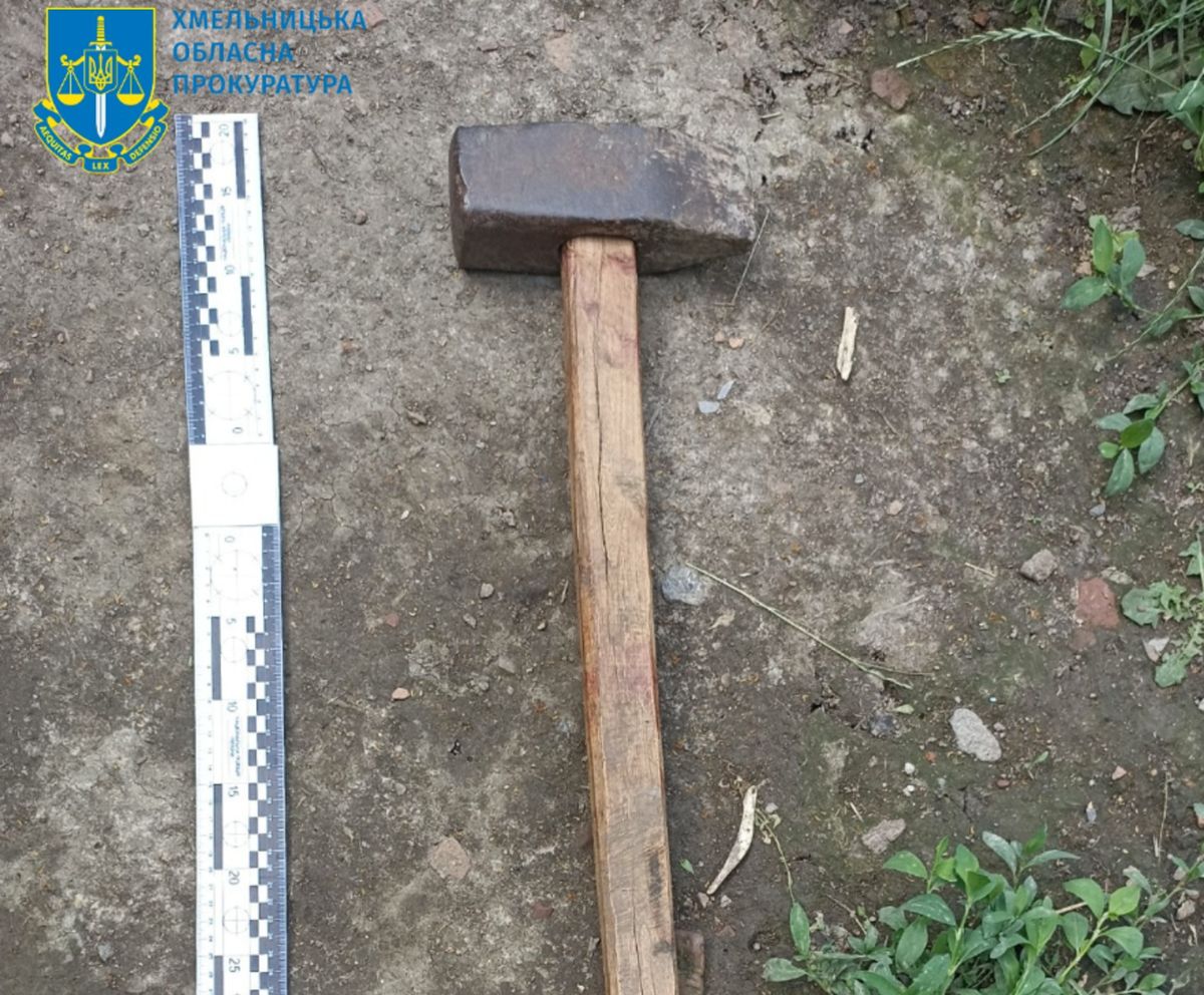 Хмельничанку засудили до 10 років тюрми за вбивство чоловіка молотком